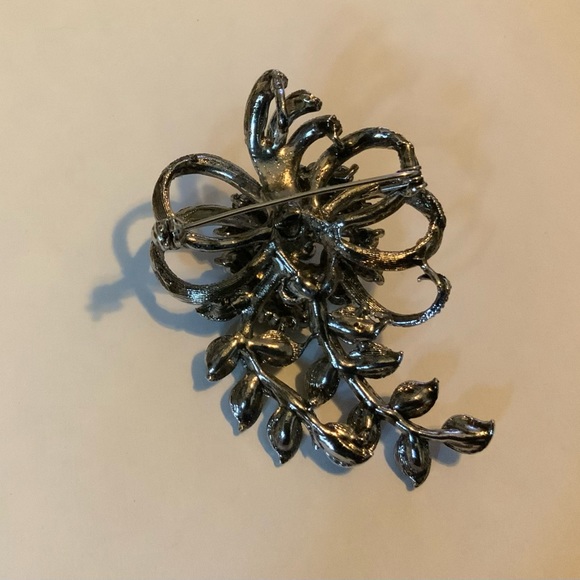 Vintage Sparkling Black and Marcasite Beautiful Brooch - Picture 4 of 6